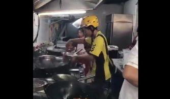 重庆送外卖爆料视频最新,街头惊险瞬间,揭秘送餐背后的风险挑战 第3张 重庆送外卖爆料视频最新,街头惊险瞬间,揭秘送餐背后的风险挑战 第3张